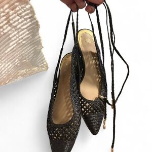 Beautiful woven pointed toe shoes with small heel and‎ ankle wrap 7.5